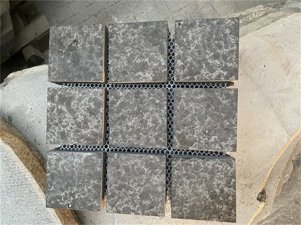 flamed cube zhangpu black on mesh 100X100MM flamed cube zhangpu black on mesh 100X100MM